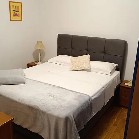 Stone House Apartment *